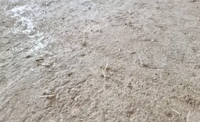 Aljzatbeton erősítése szintetikus szálakkal